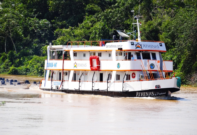 Barco Athenas do Pantanal